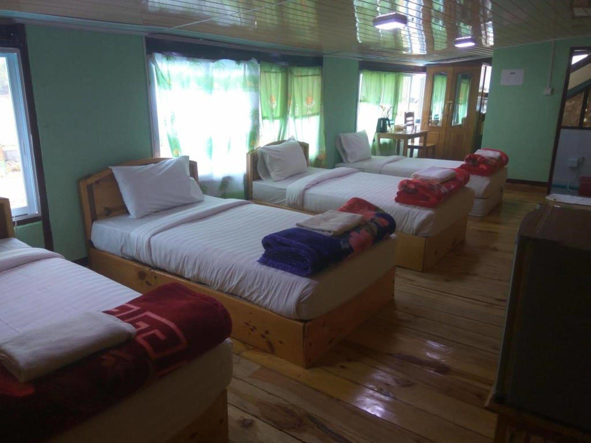 Railroad Hotel Kalaw Esterno foto