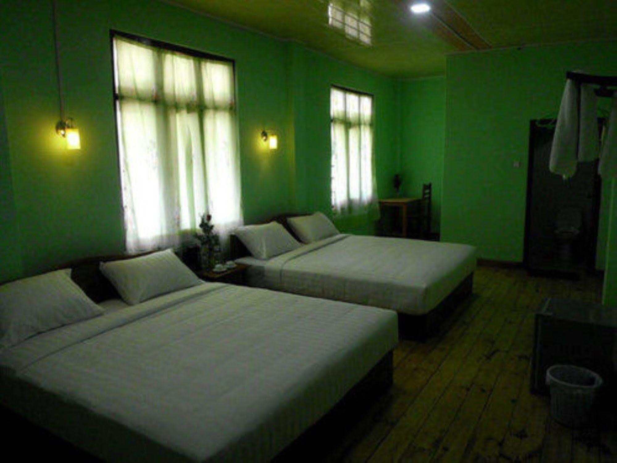 Railroad Hotel Kalaw Esterno foto