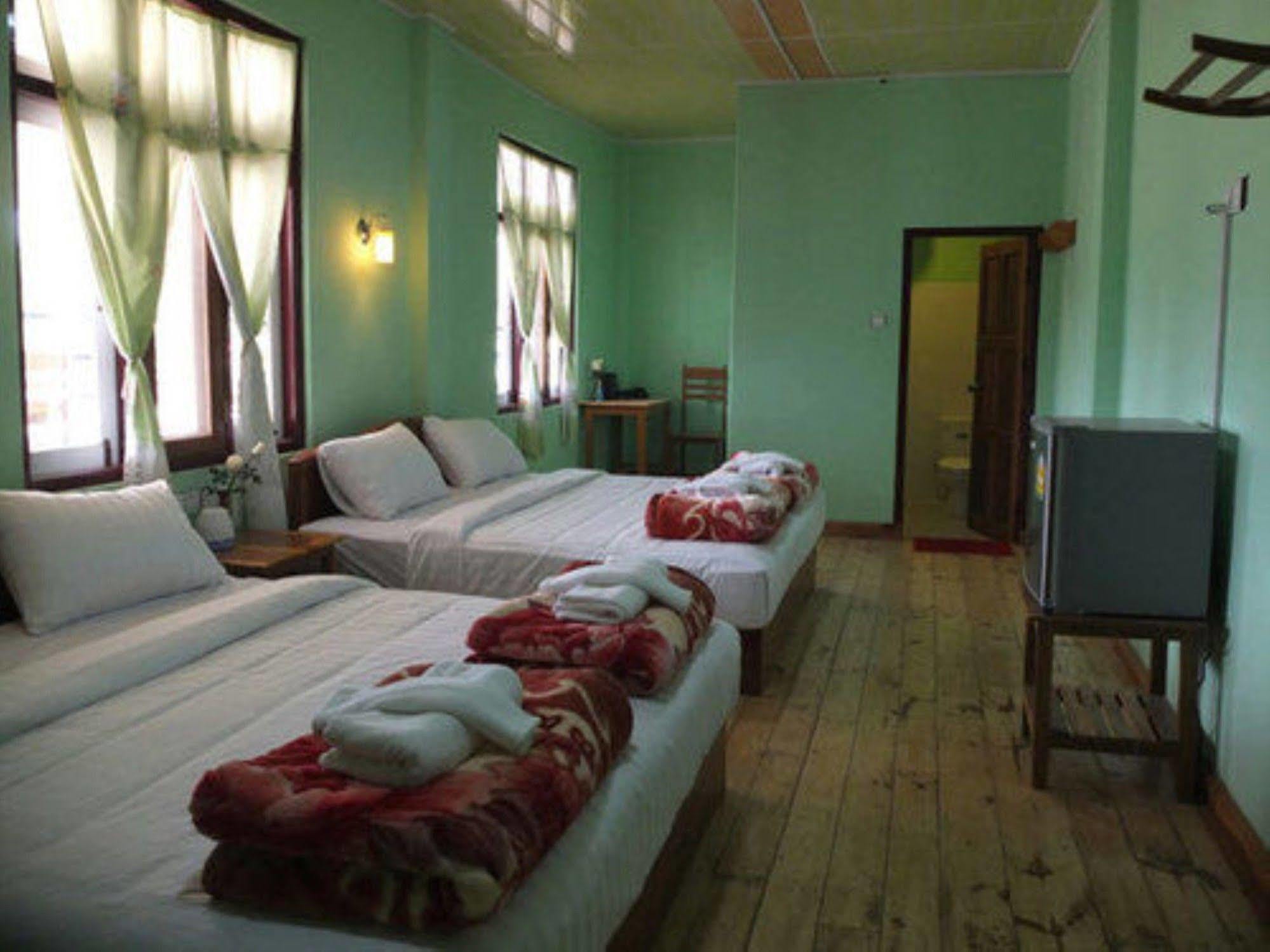Railroad Hotel Kalaw Esterno foto